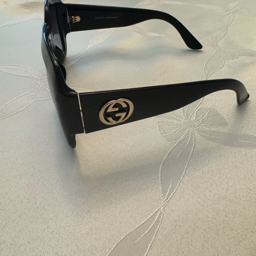 Gucci Black Sunglasses with Gold Accents - Picture 5 of 7